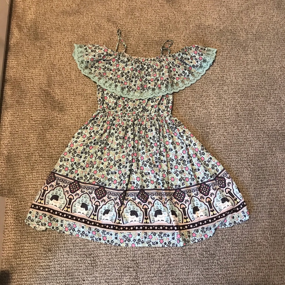 Flowy Floral Spaghetti-strap lace dress